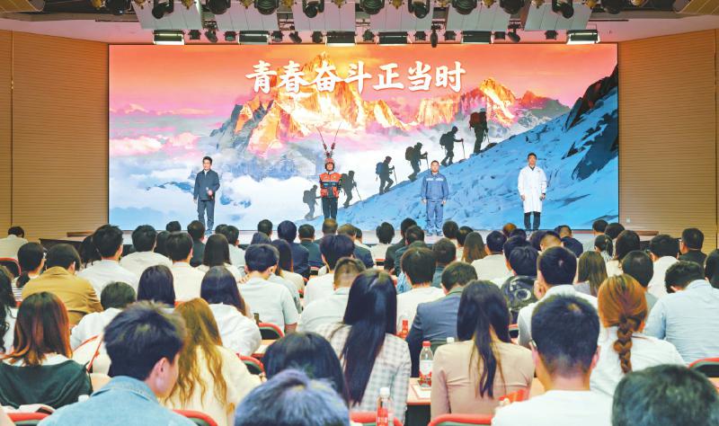 鞠红伟 摄