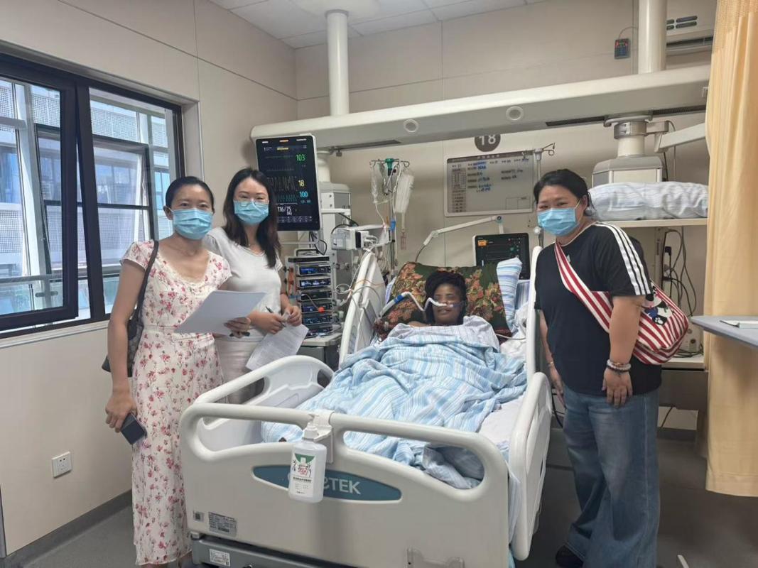 一名赞比亚学员突感身体严重不适