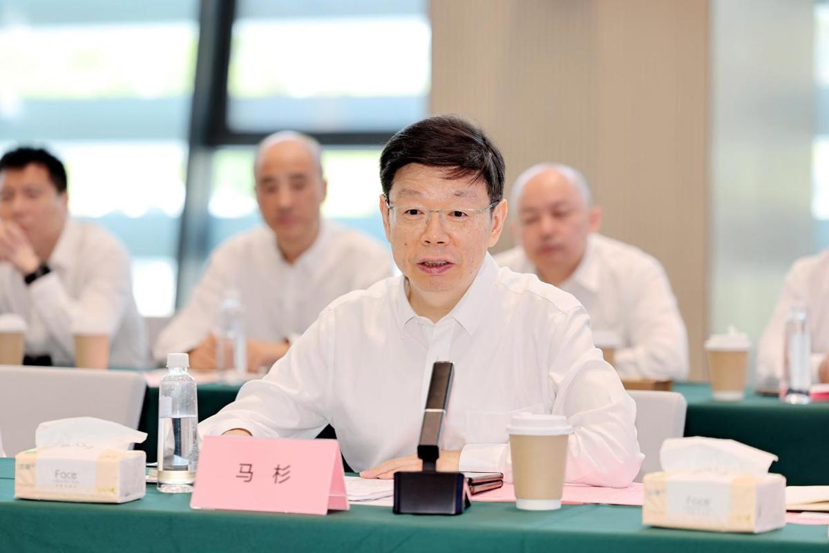 全面实施“1896”跨越式发展五年行
