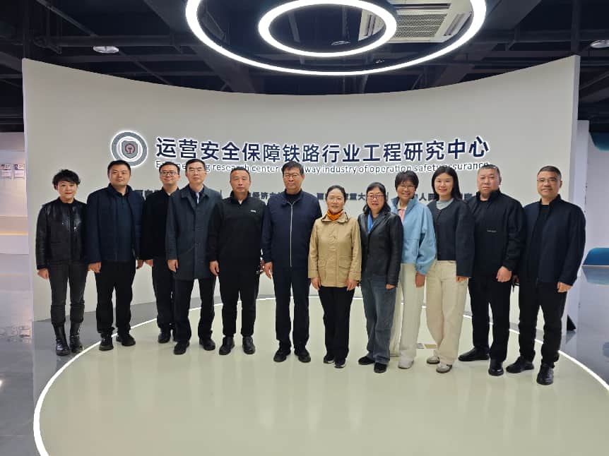 中心常务副主任帅斌教授首先对专家的到